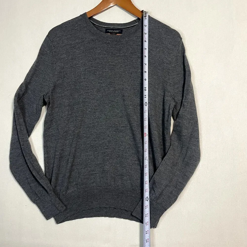 Banana Republic‎ Men's Extra Fine Merino Wool Round Neck Sweater Gray - Size M